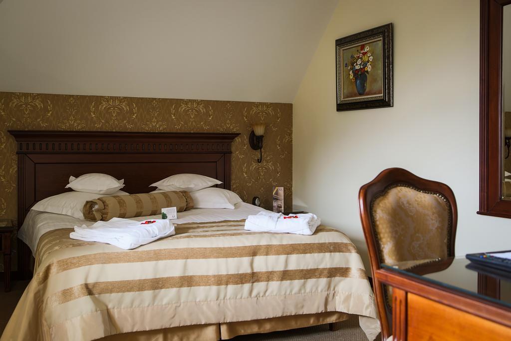 Hotel Foisorul Cu Flori Sinaia Zewnętrze zdjęcie