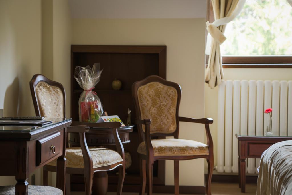 Hotel Foisorul Cu Flori Sinaia Zewnętrze zdjęcie