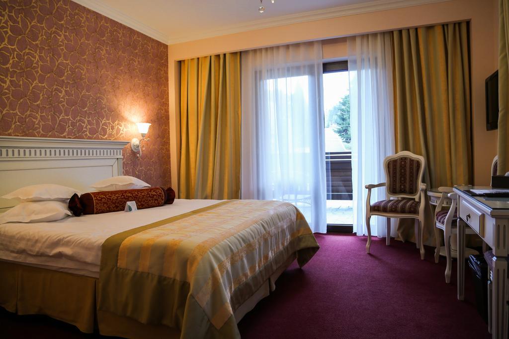 Hotel Foisorul Cu Flori Sinaia Zewnętrze zdjęcie