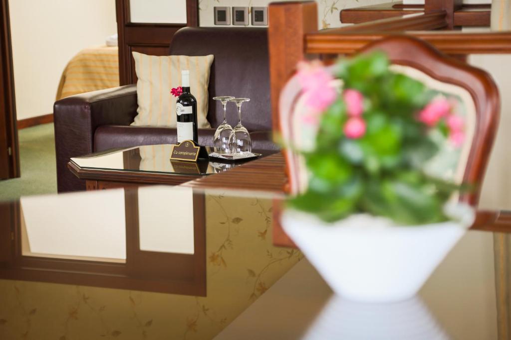 Hotel Foisorul Cu Flori Sinaia Zewnętrze zdjęcie
