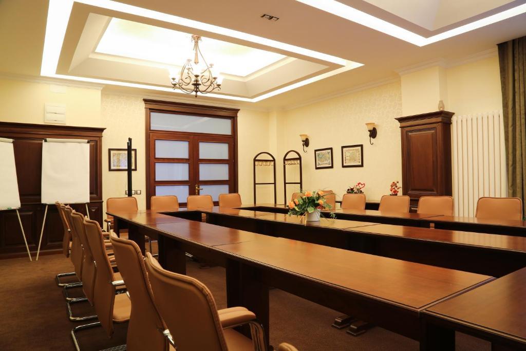 Hotel Foisorul Cu Flori Sinaia Zewnętrze zdjęcie
